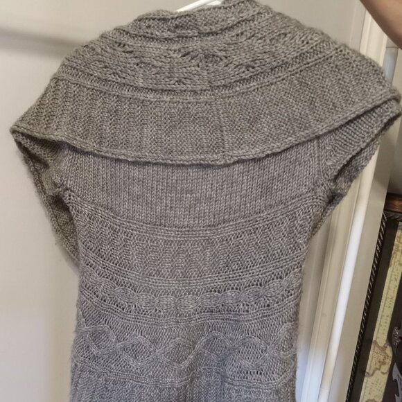 Ladies grey RW&Co bat sleeve style cropped wrap sweater size small - Picture 2 of 2